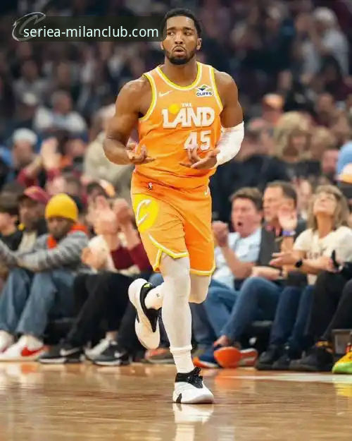 AC米兰主场圣西罗门票攻略 球星单核驱动 vs 团队多点开花:骑士险胜魔术的战术启示与观赛平台选择